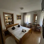Magnolia Πανσιόν Τρογκίρ