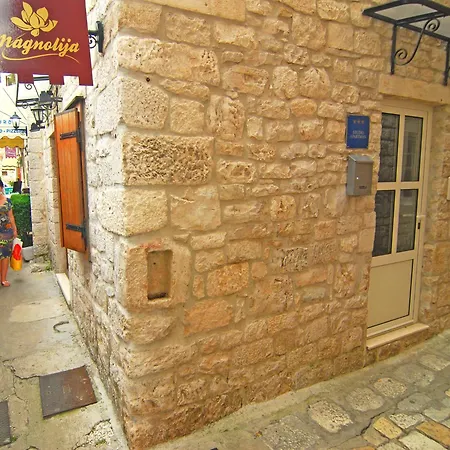 Πανσιόν Magnolia Τρογκίρ